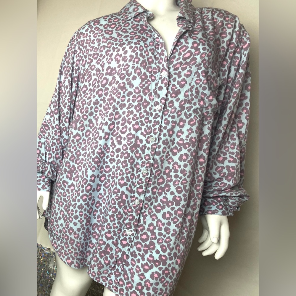 Velvet Heart Boutique Pink and Blue Leopard Rolled Sleeve Shirt in Size 2X